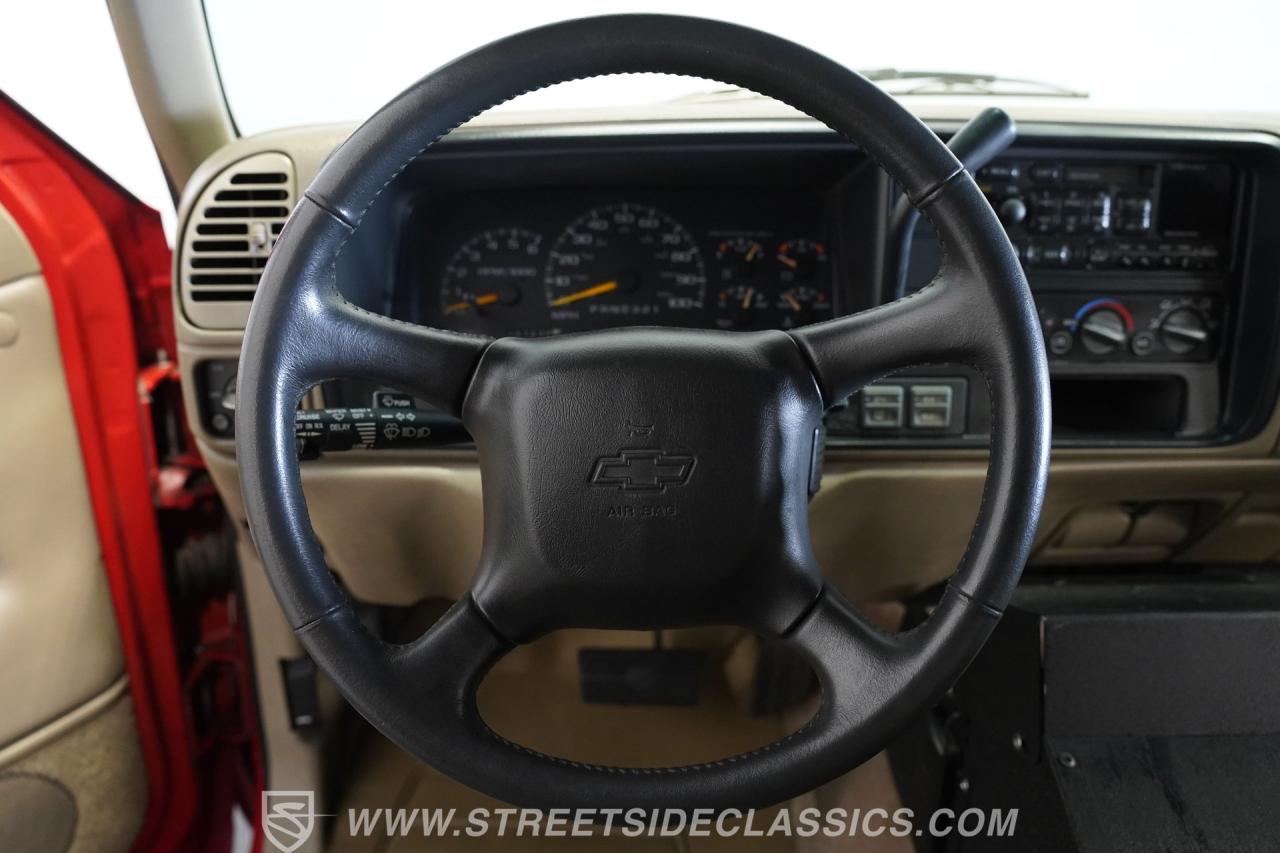 1999 Chevrolet Suburban 2500 4X4