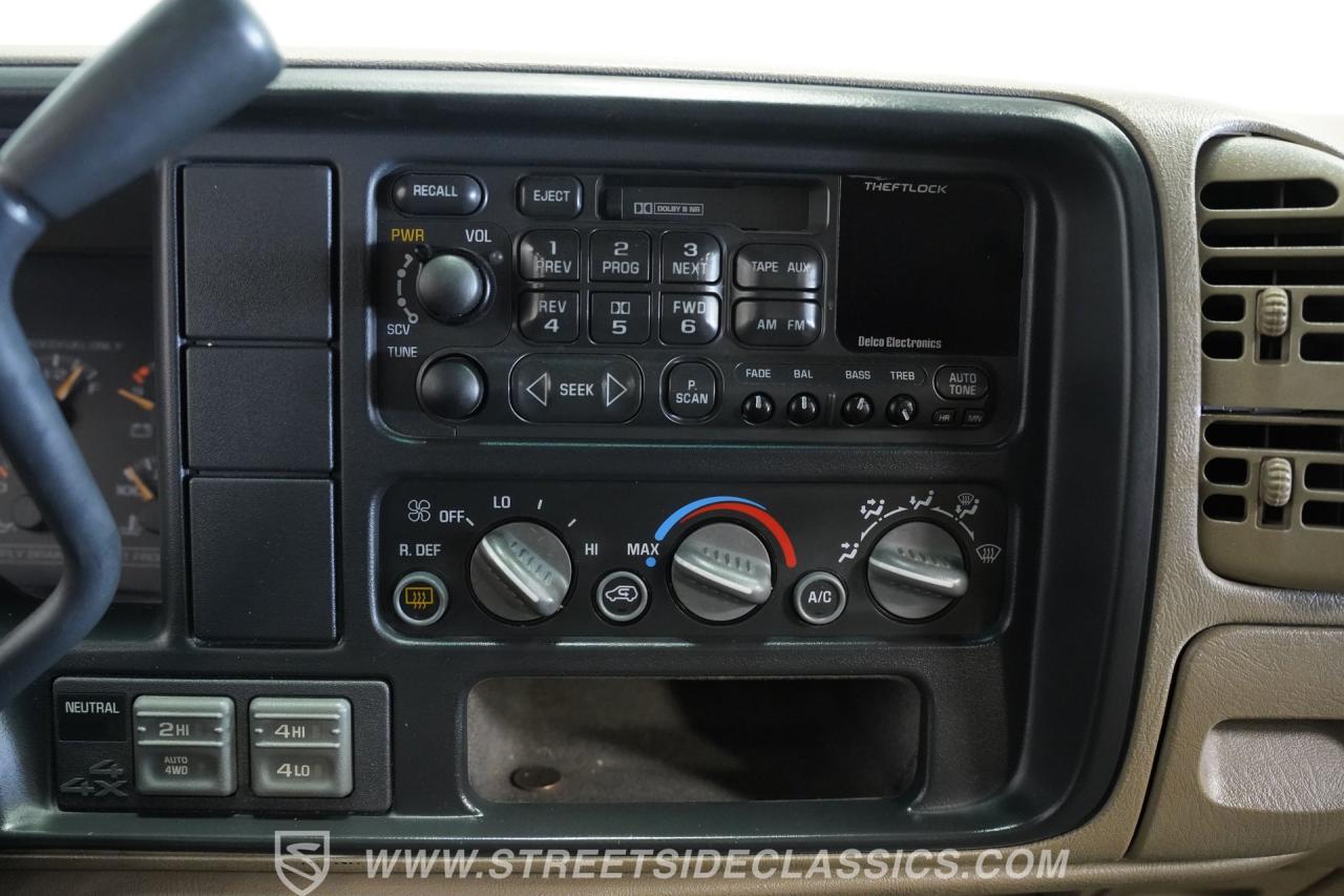 1999 Chevrolet Suburban 2500 4X4