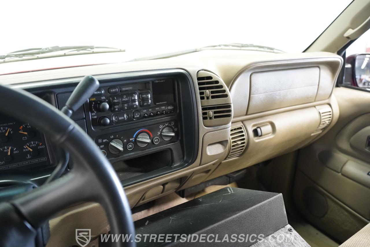 1999 Chevrolet Suburban 2500 4X4