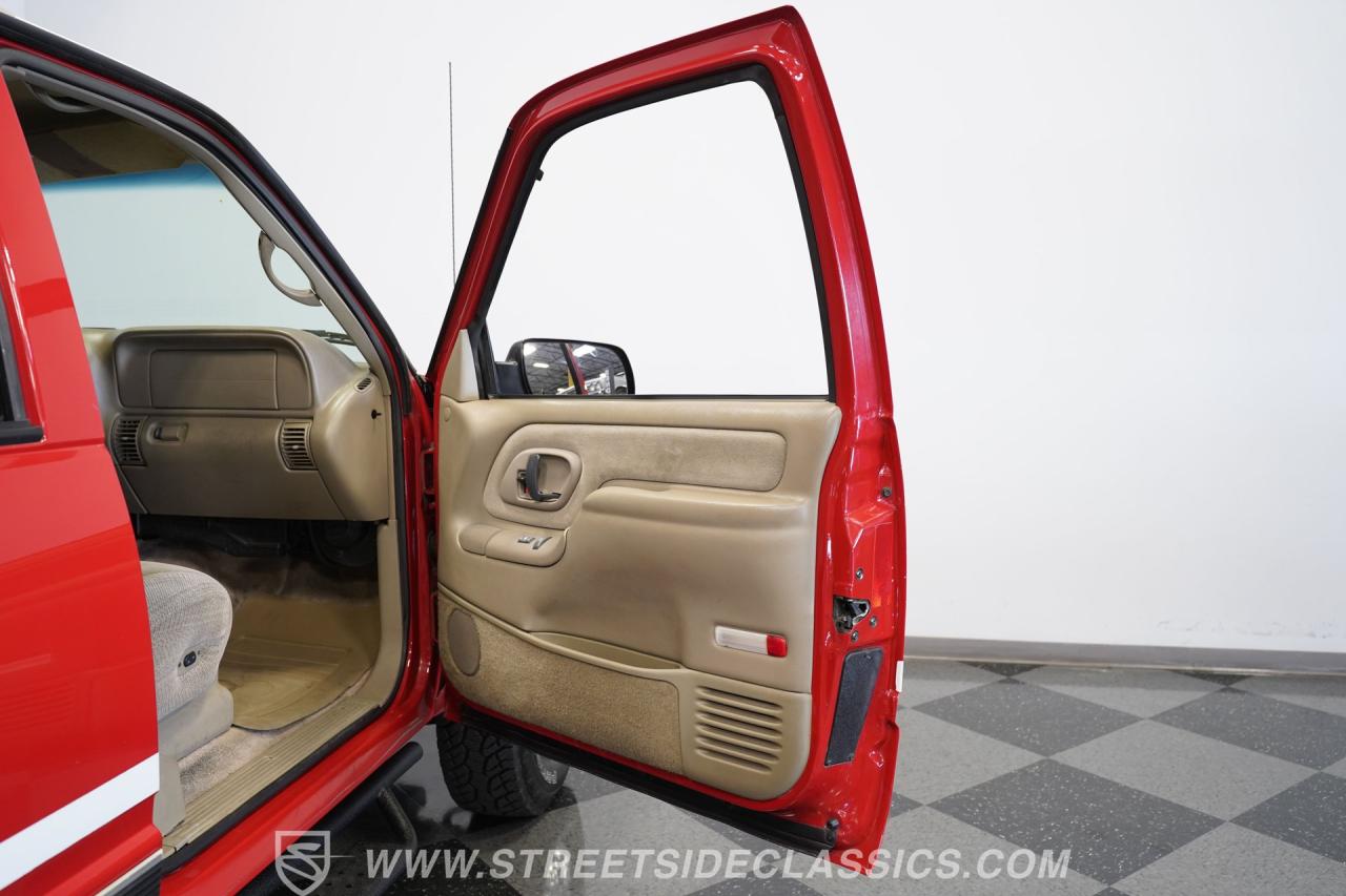 1999 Chevrolet Suburban 2500 4X4