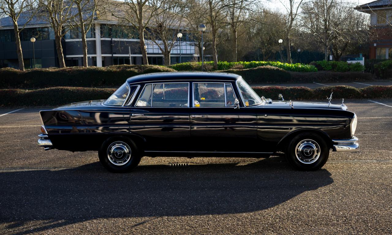 1966 Mercedes - Benz 220 SE Fintail