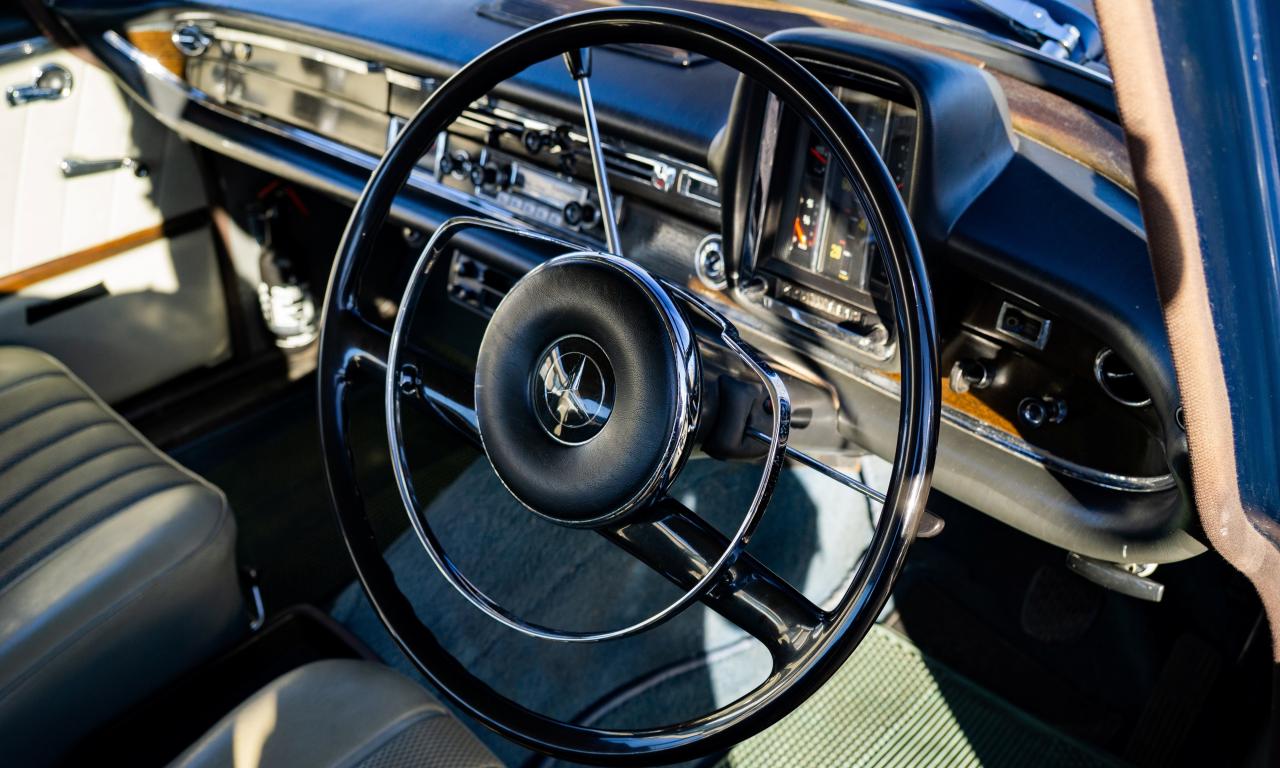 1966 Mercedes - Benz 220 SE Fintail