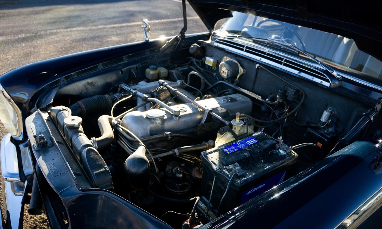 1966 Mercedes - Benz 220 SE Fintail