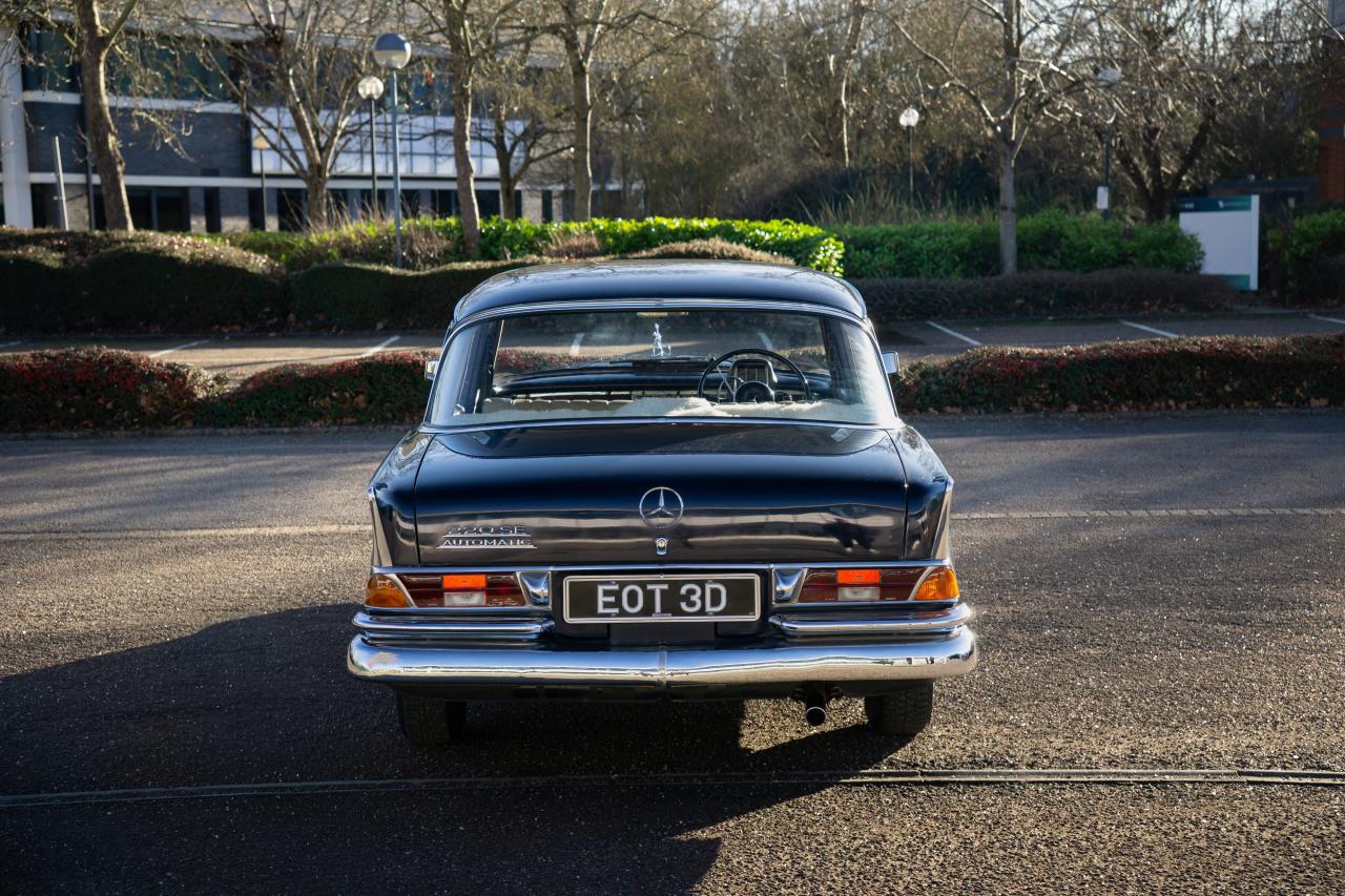 1966 Mercedes - Benz 220 SE Fintail