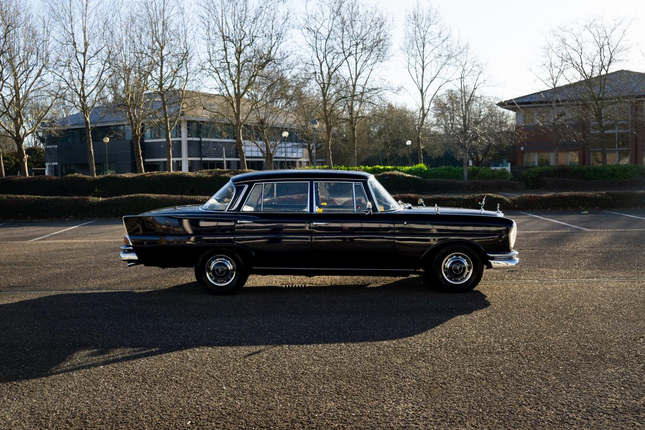 1966 Mercedes - Benz 220 SE Fintail