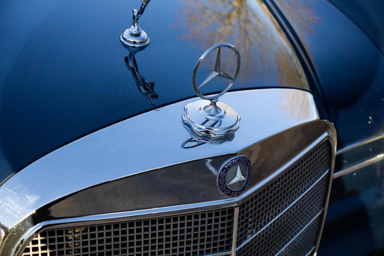 1966 Mercedes - Benz 220 SE Fintail