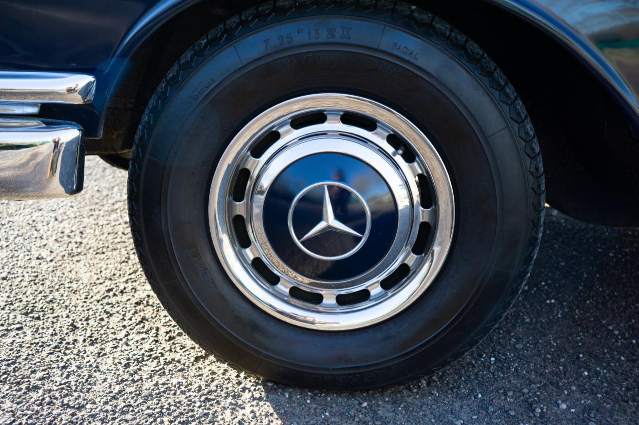 1966 Mercedes - Benz 220 SE Fintail