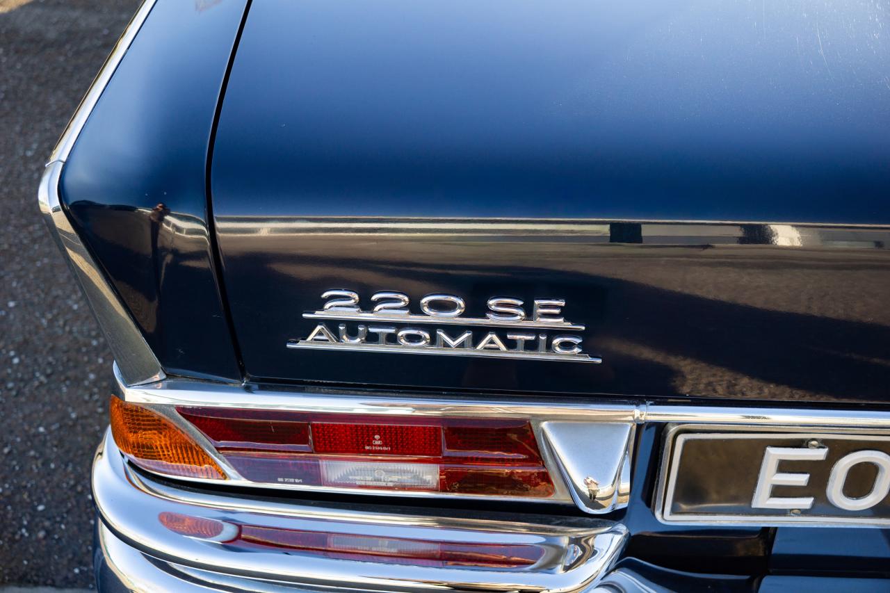 1966 Mercedes - Benz 220 SE Fintail