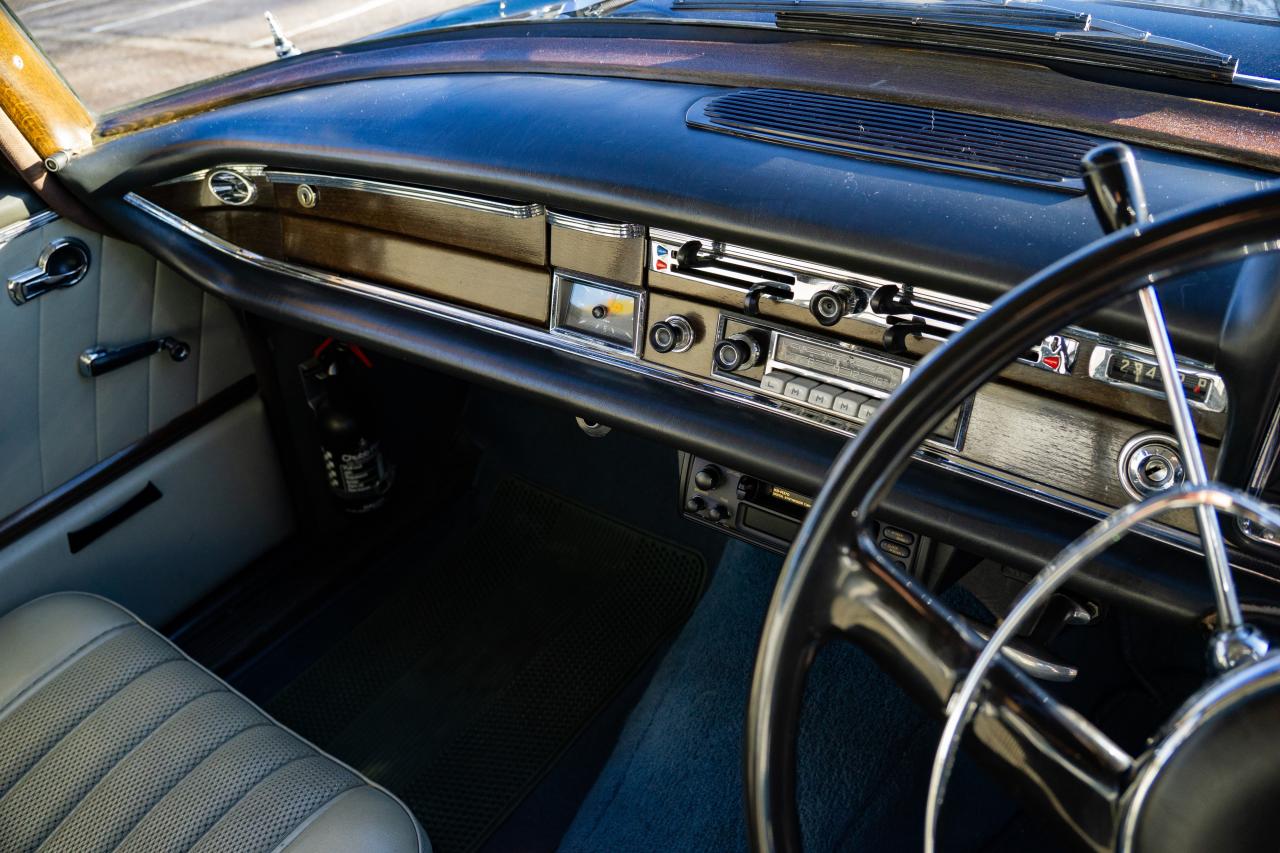 1966 Mercedes - Benz 220 SE Fintail