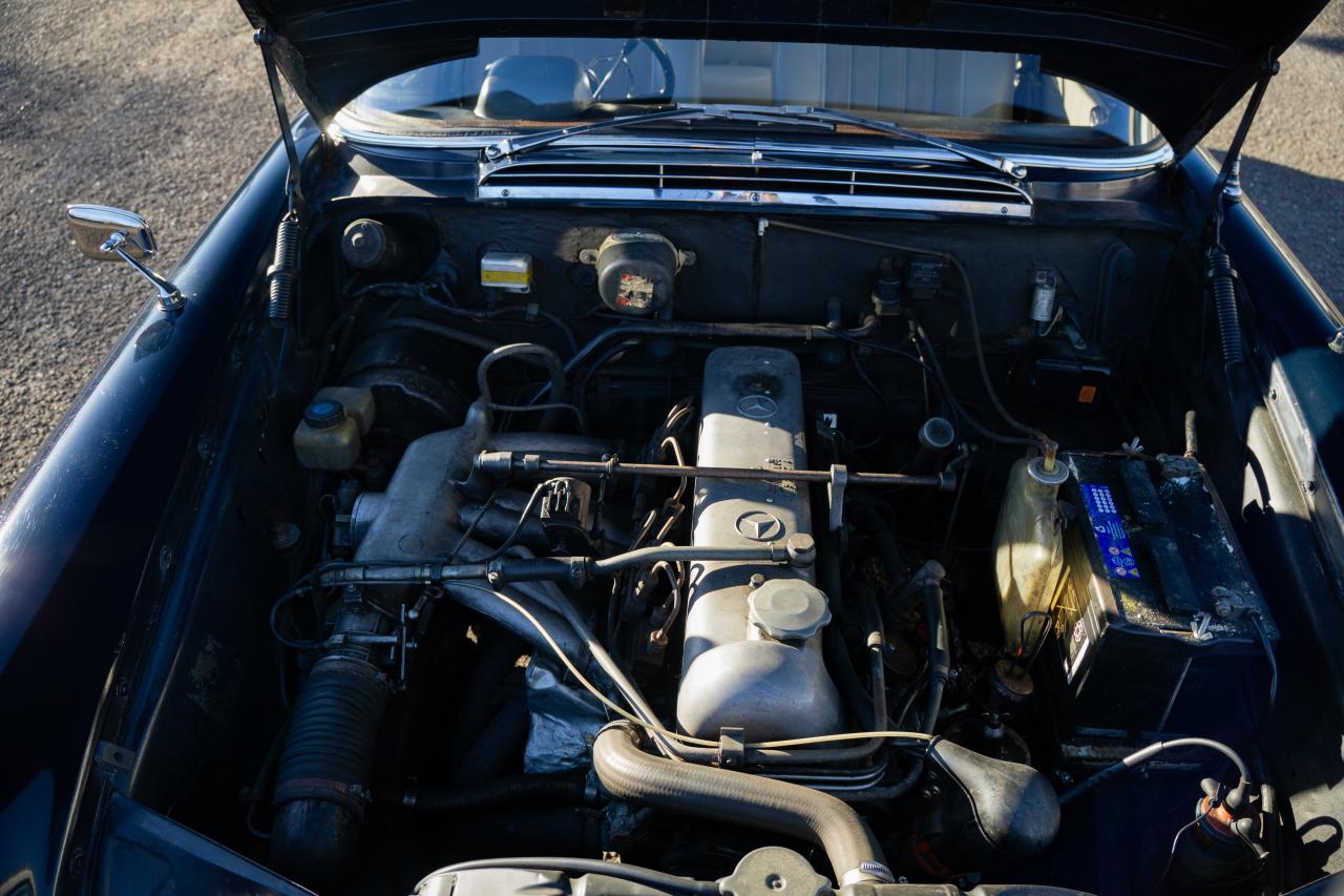 1966 Mercedes - Benz 220 SE Fintail