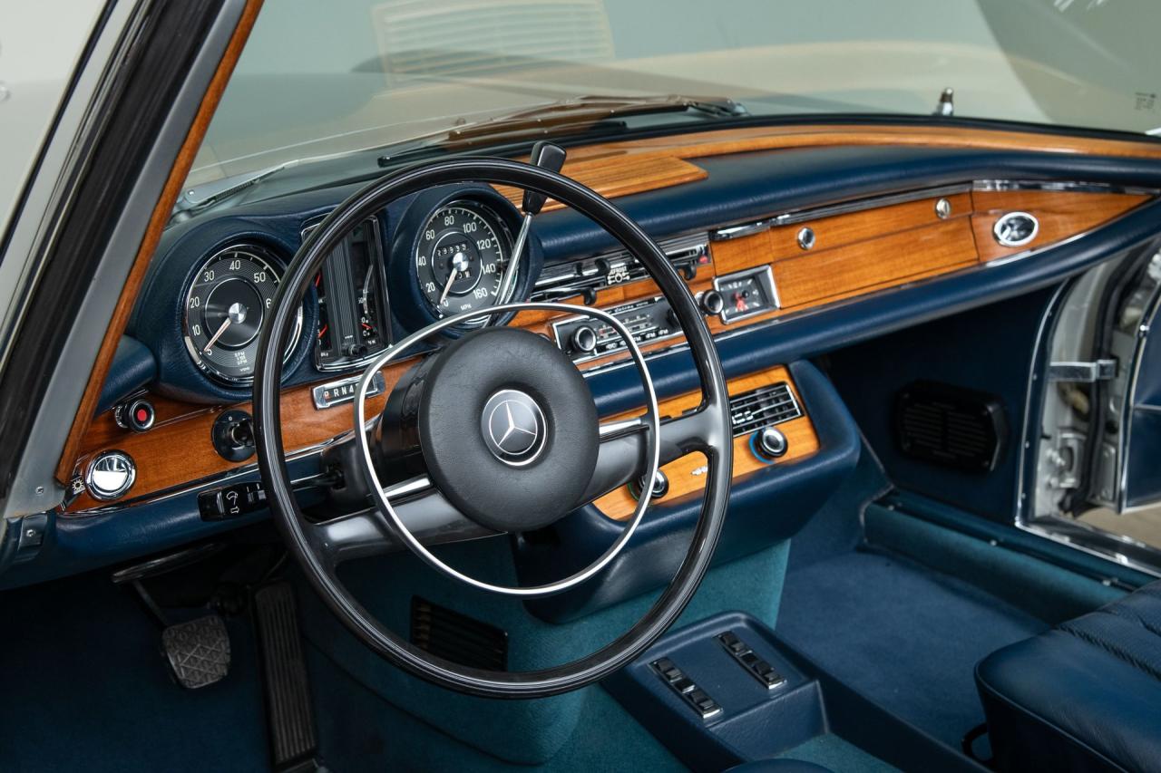 1971 Mercedes - Benz 280 SE 3.5 CABRIOLET