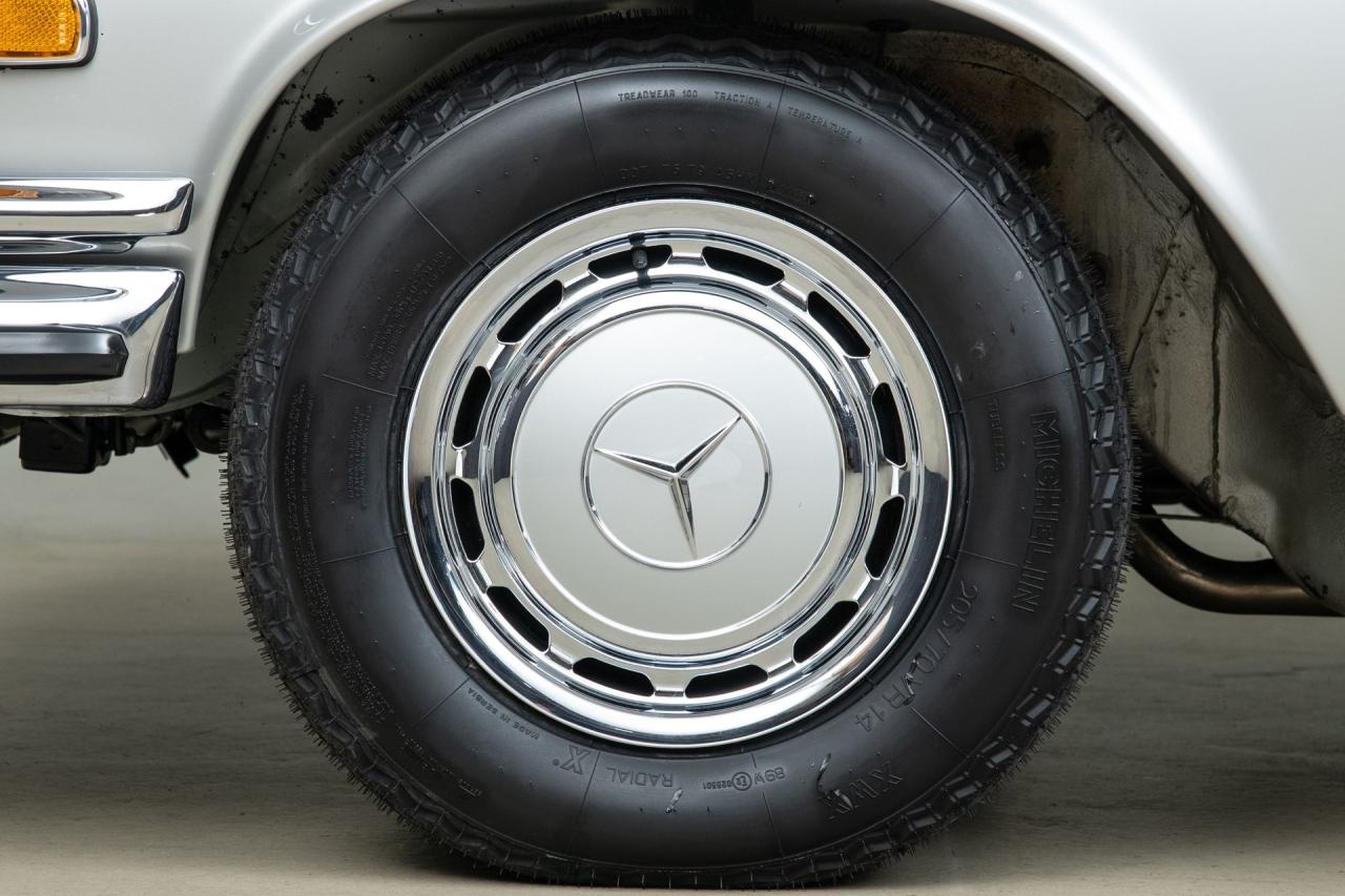 1971 Mercedes - Benz 280 SE 3.5 CABRIOLET