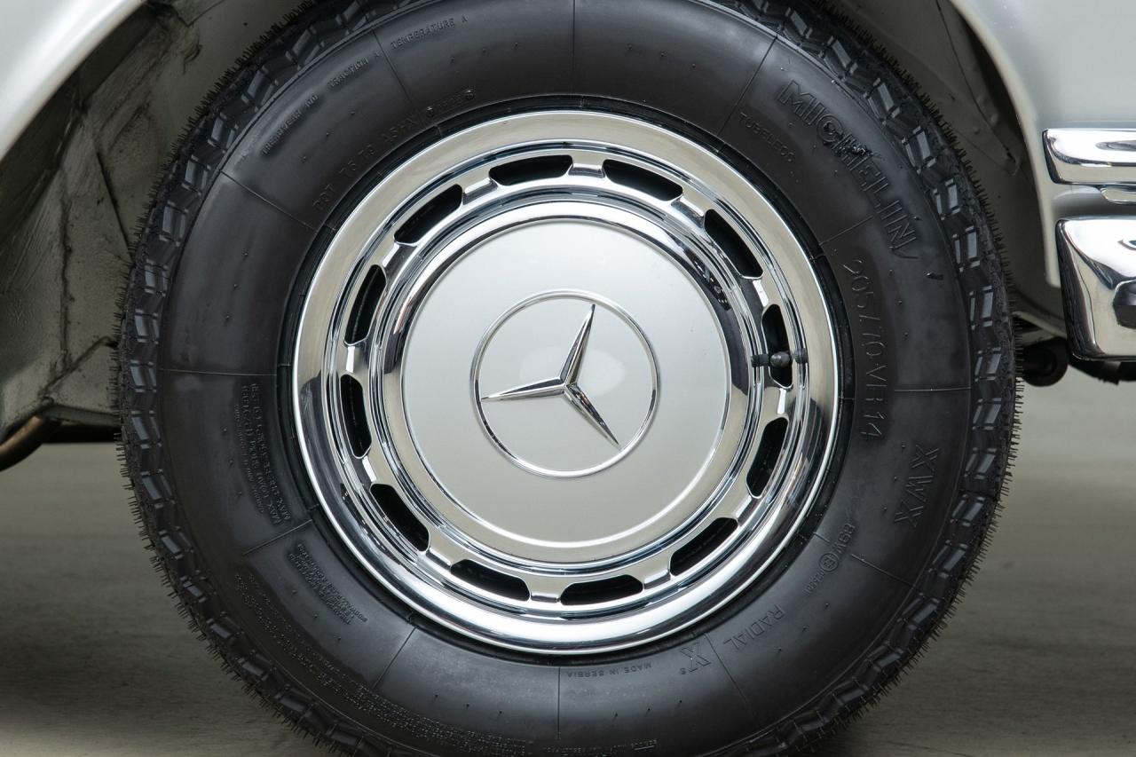 1971 Mercedes - Benz 280 SE 3.5 CABRIOLET