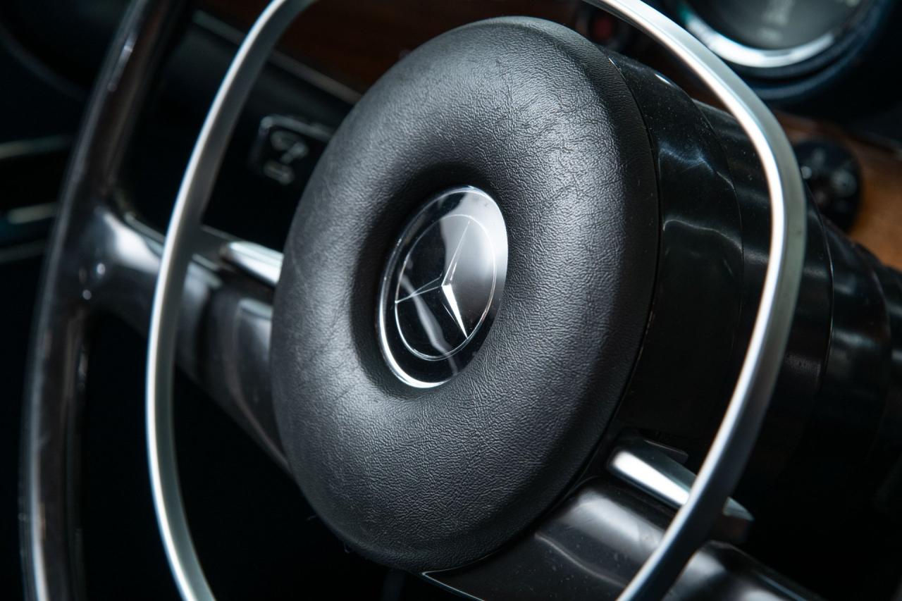 1971 Mercedes - Benz 280 SE 3.5 CABRIOLET