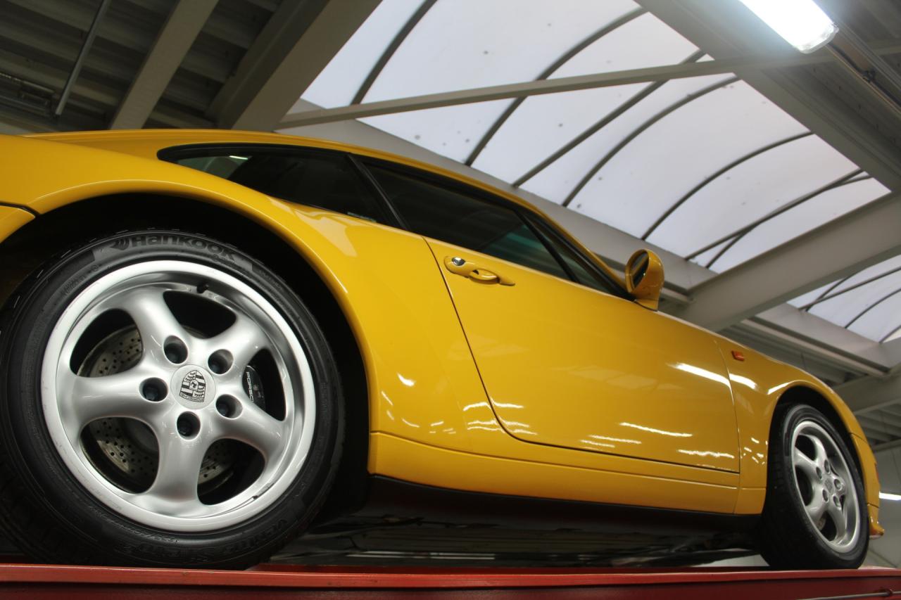 1995 Porsche 993 Carrera Coup&eacute; 3.6 &ldquo;Speed Yellow with Aero-kit&rdquo;