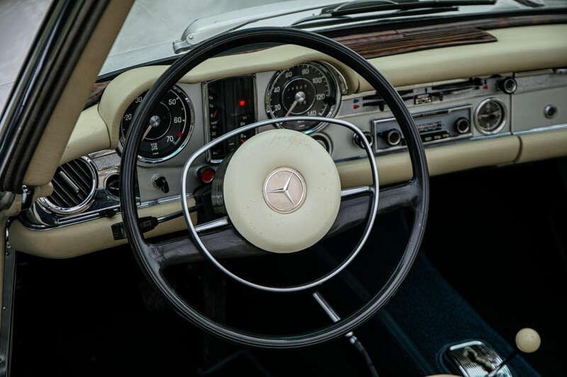 1969 Mercedes - Benz 280 SL Pagoda