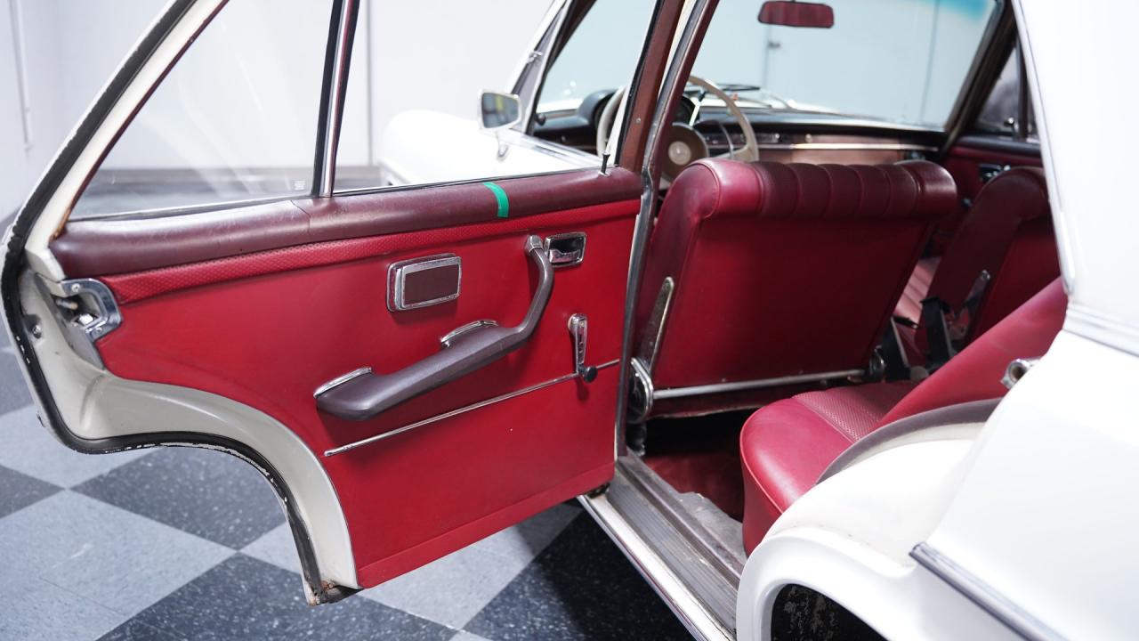 1966 Mercedes - Benz 250S