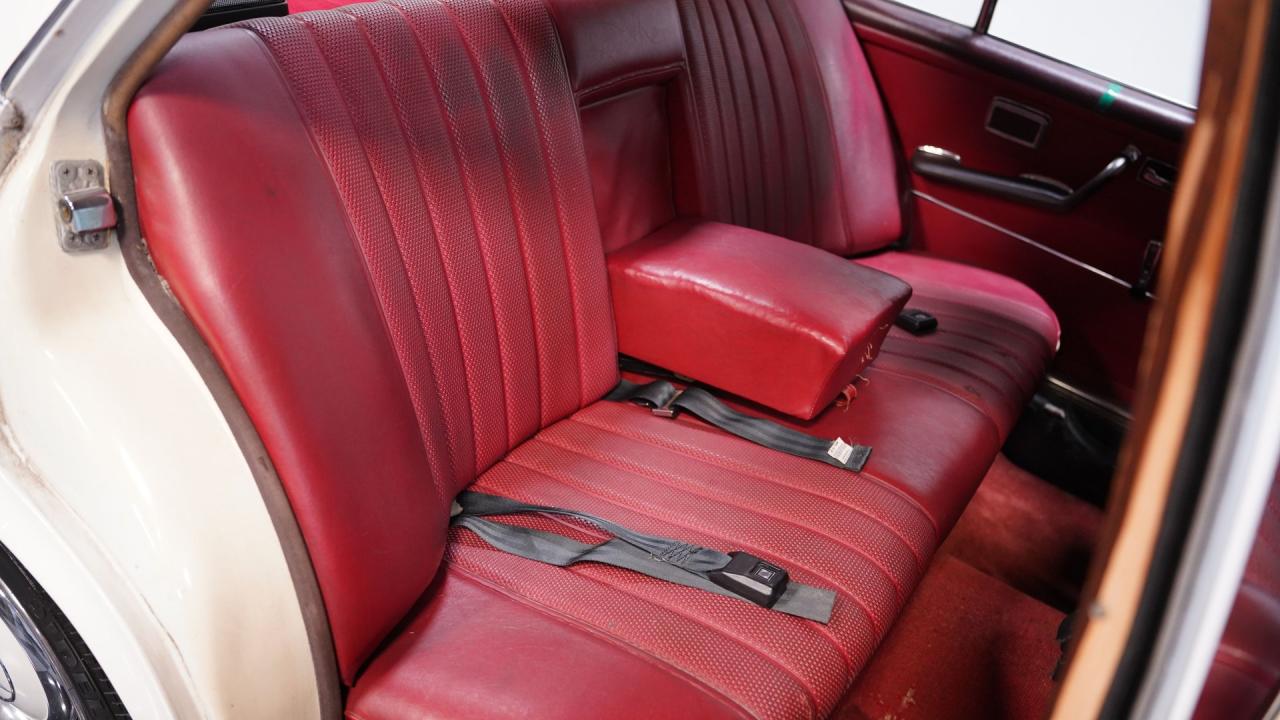 1966 Mercedes - Benz 250S