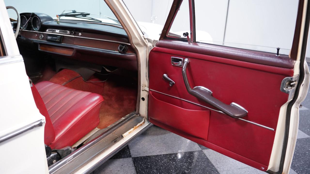 1966 Mercedes - Benz 250S