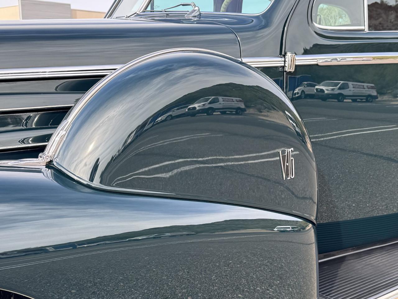 1940 Cadillac Model 9033