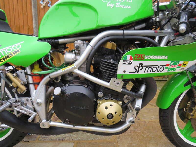 1985 HARRIS KAWASAKI RACE BIKE