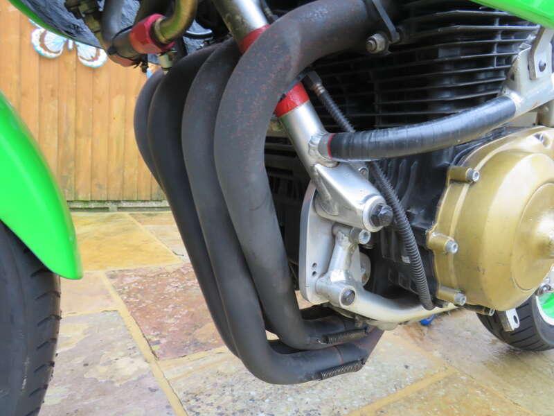 1985 HARRIS KAWASAKI RACE BIKE