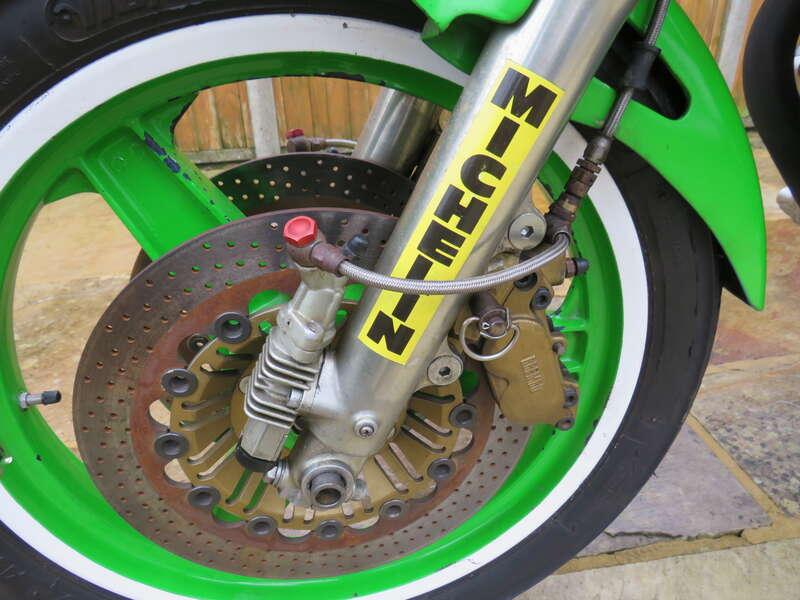 1985 HARRIS KAWASAKI RACE BIKE