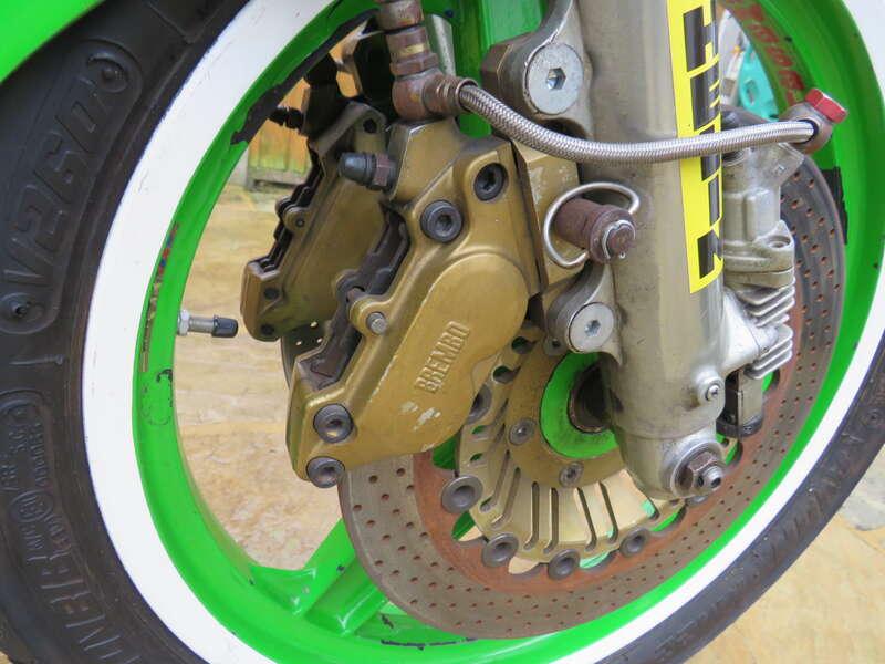 1985 HARRIS KAWASAKI RACE BIKE