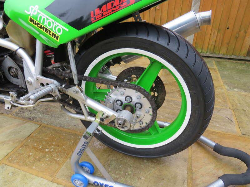 1985 HARRIS KAWASAKI RACE BIKE