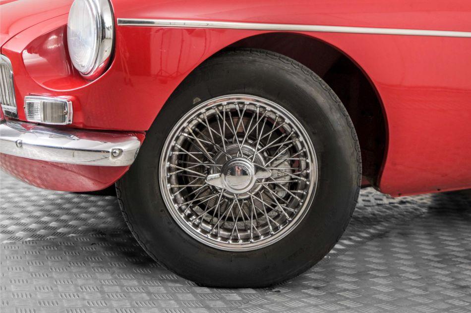 1966 MG B MGB overdrive chroom spaakwielen