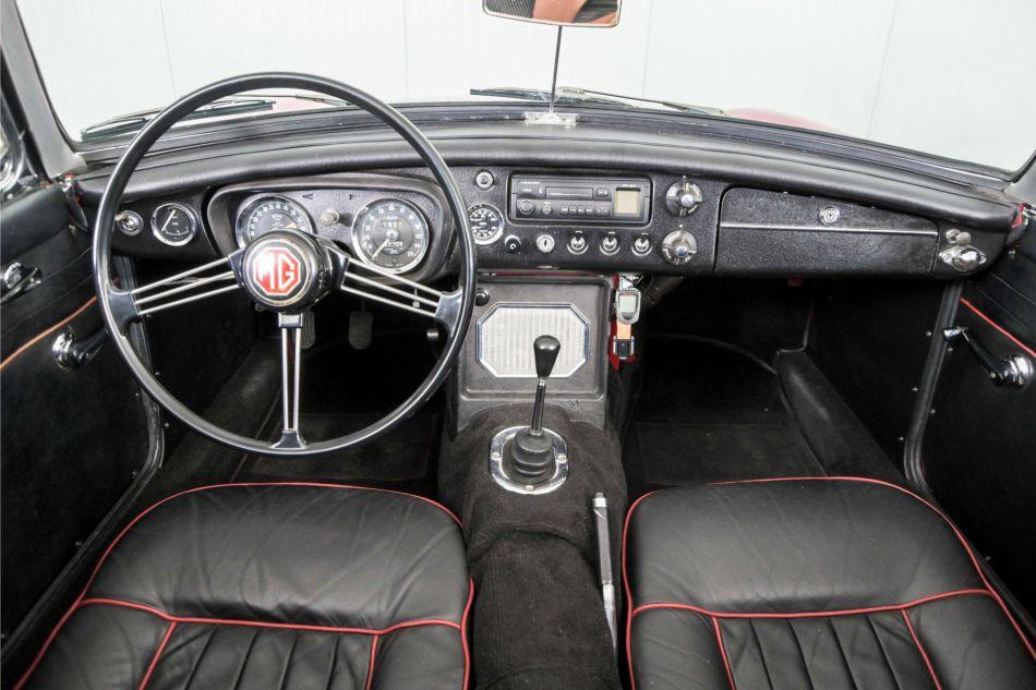 1966 MG B MGB overdrive chroom spaakwielen