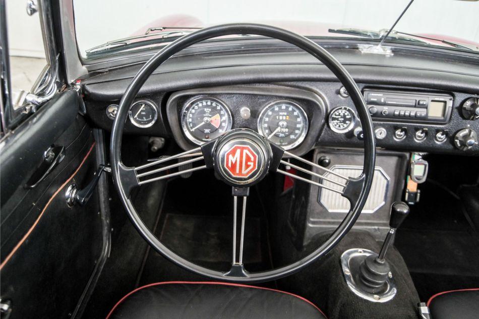 1966 MG B MGB overdrive chroom spaakwielen