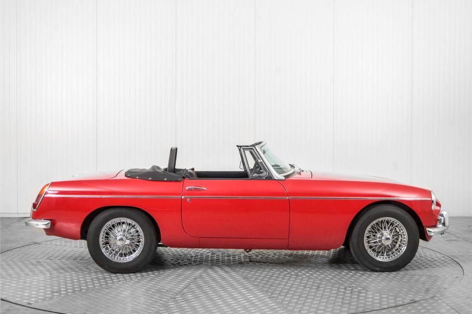 1966 MG B MGB overdrive chroom spaakwielen