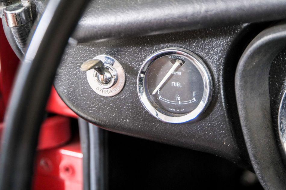 1966 MG B MGB overdrive chroom spaakwielen