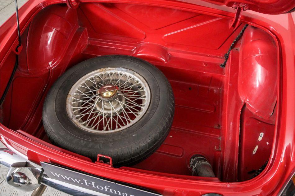 1966 MG B MGB overdrive chroom spaakwielen