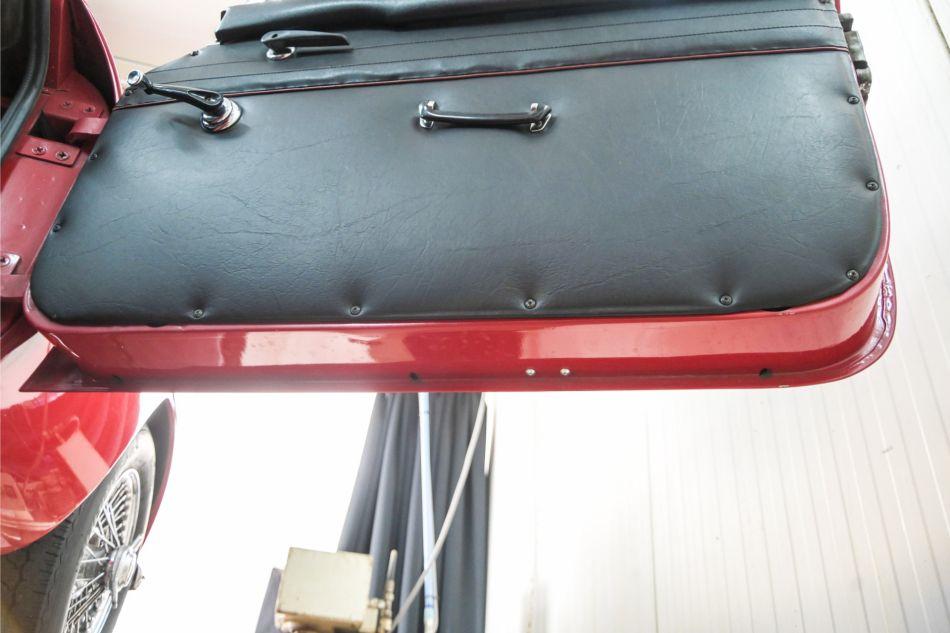 1966 MG B MGB overdrive chroom spaakwielen