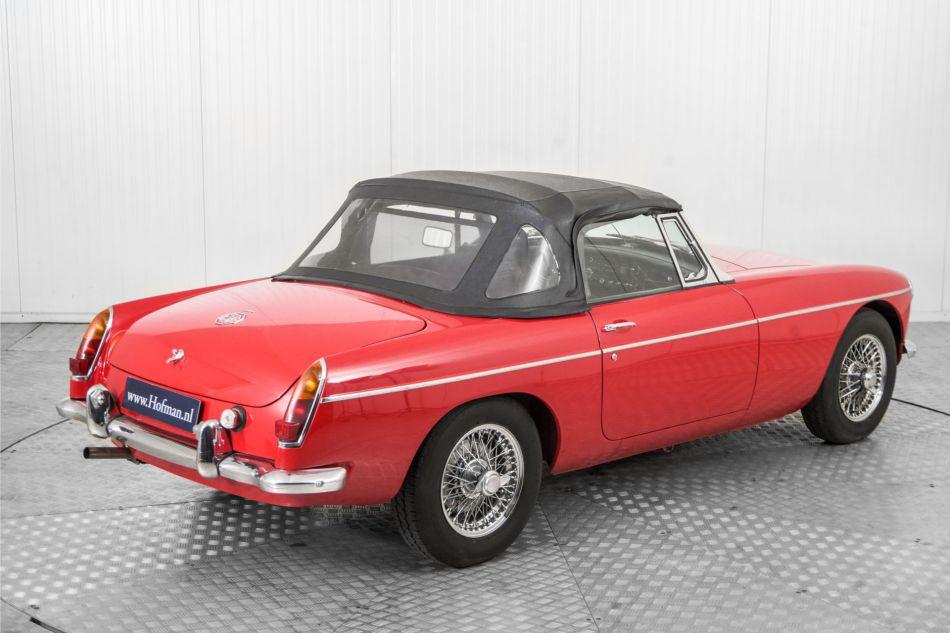 1966 MG B MGB overdrive chroom spaakwielen