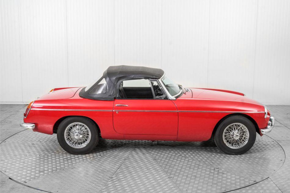 1966 MG B MGB overdrive chroom spaakwielen