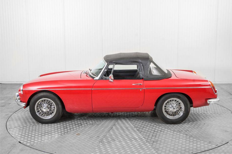 1966 MG B MGB overdrive chroom spaakwielen