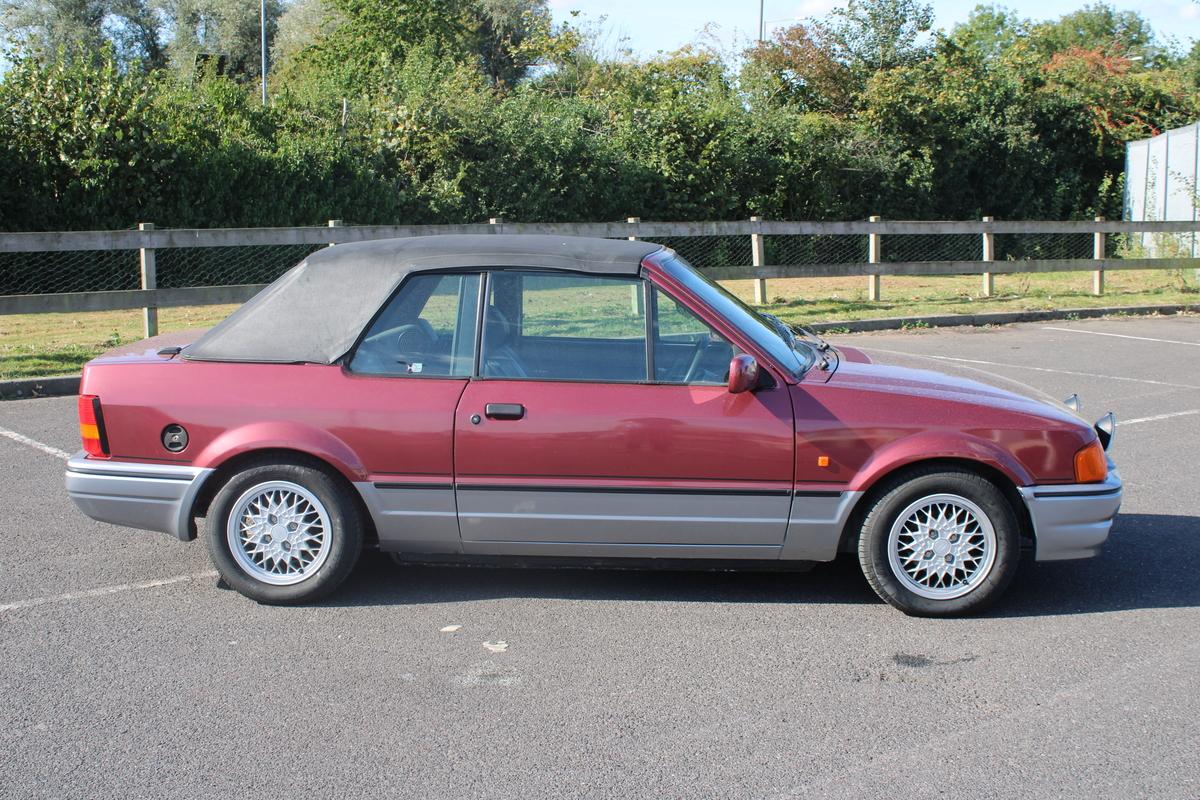 1990 Ford ESCORT XR3I CONVERTIBLE