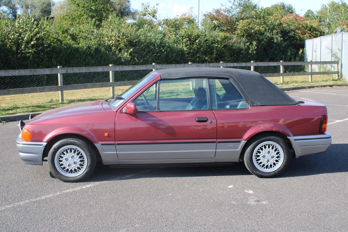 1990 Ford ESCORT XR3I CONVERTIBLE