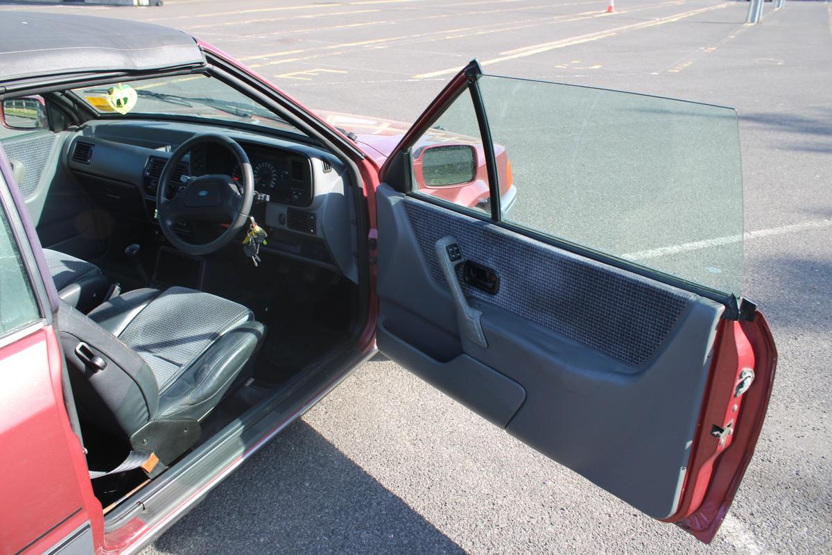 1990 Ford ESCORT XR3I CONVERTIBLE
