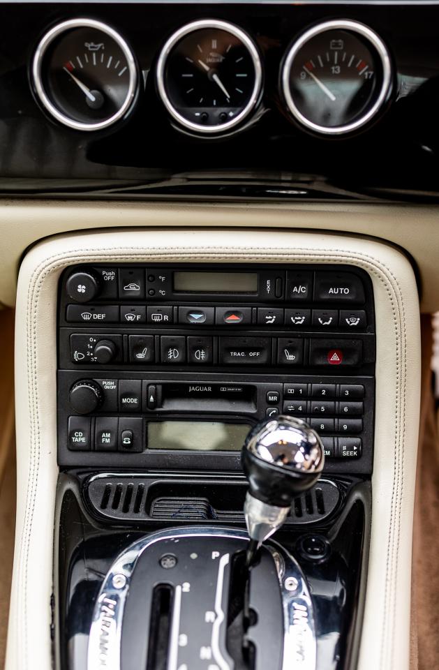 1998 Jaguar XKR Paramount