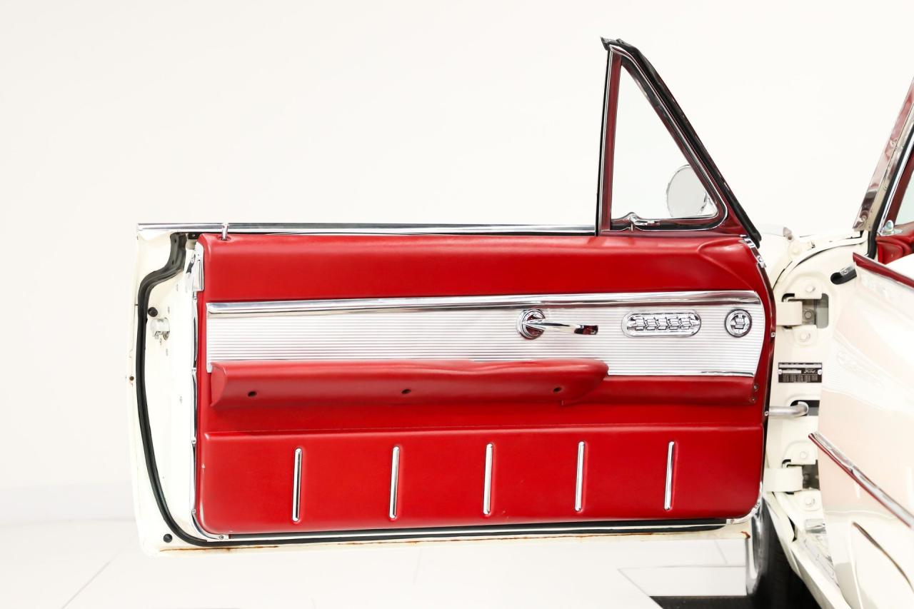 1962 Ford Thunderbird