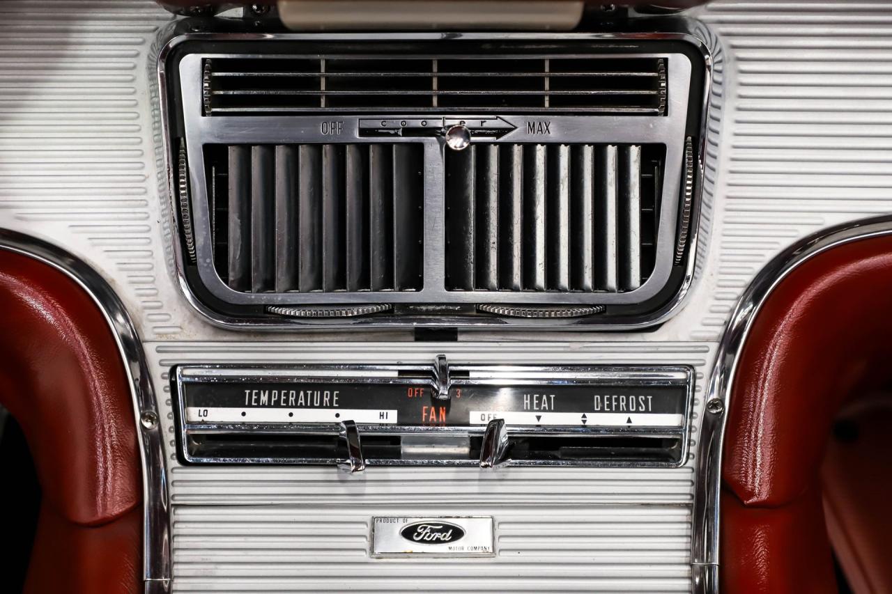 1962 Ford Thunderbird