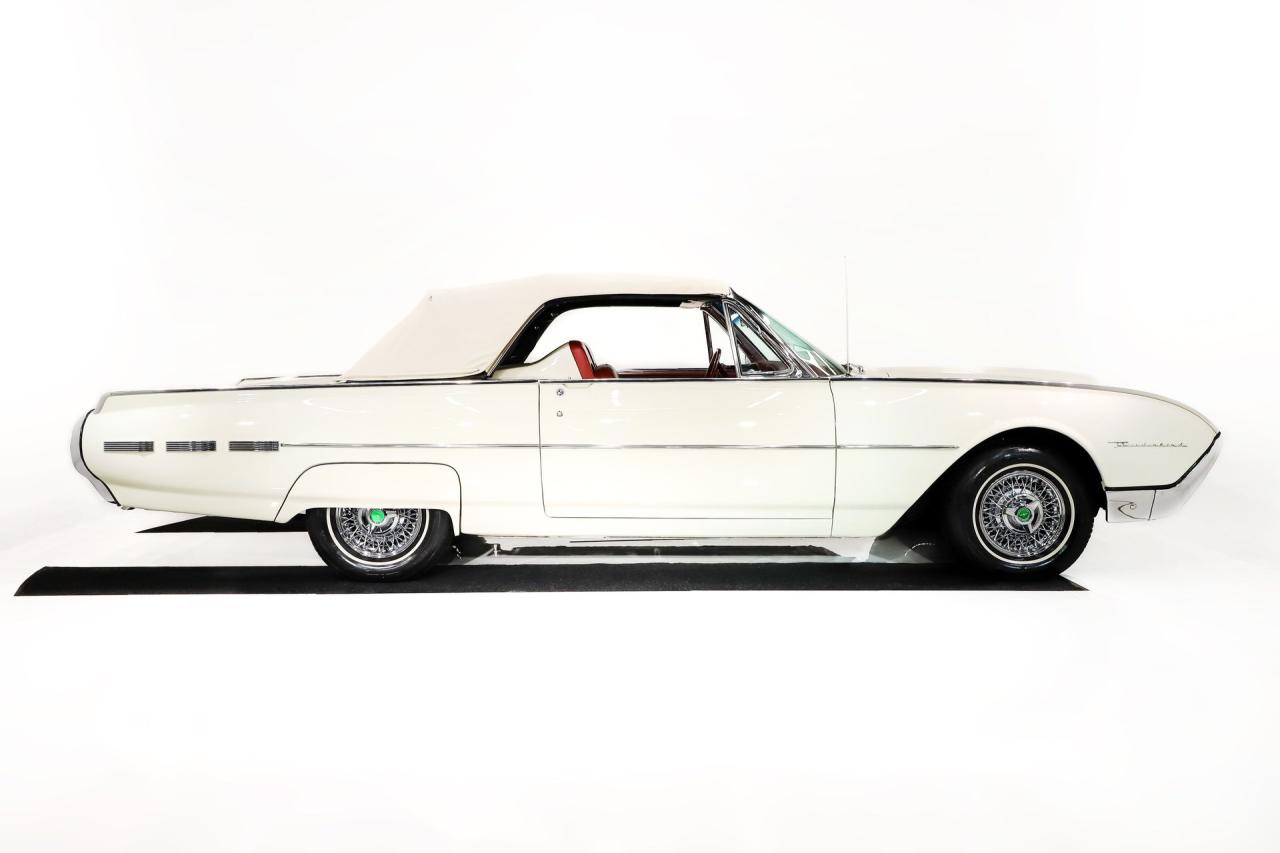 1962 Ford Thunderbird