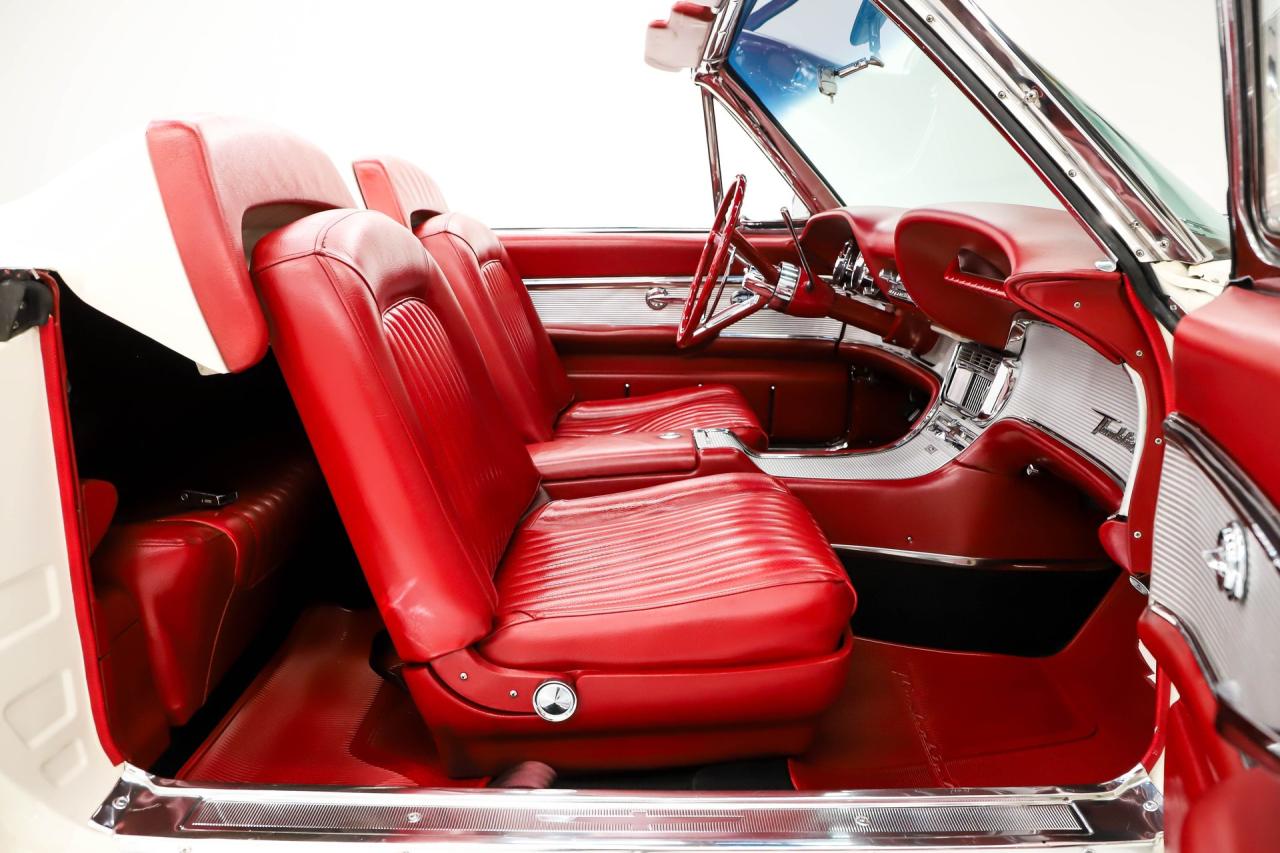 1962 Ford Thunderbird