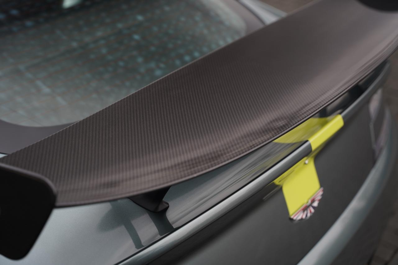 2017 Aston Martin V12 Vantage