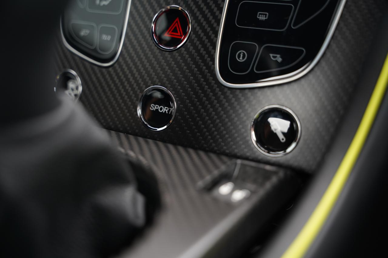 2017 Aston Martin V12 Vantage