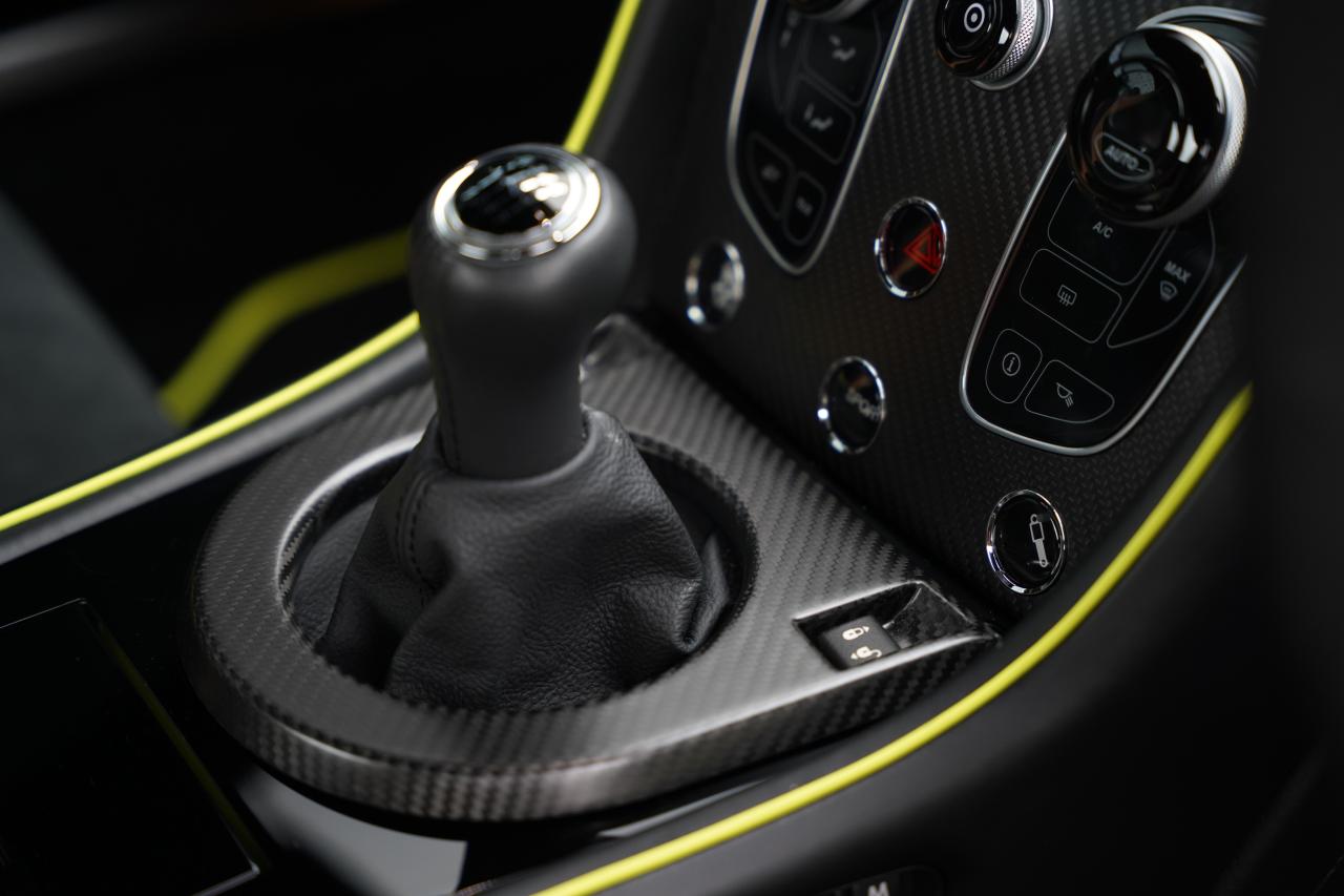 2017 Aston Martin V12 Vantage